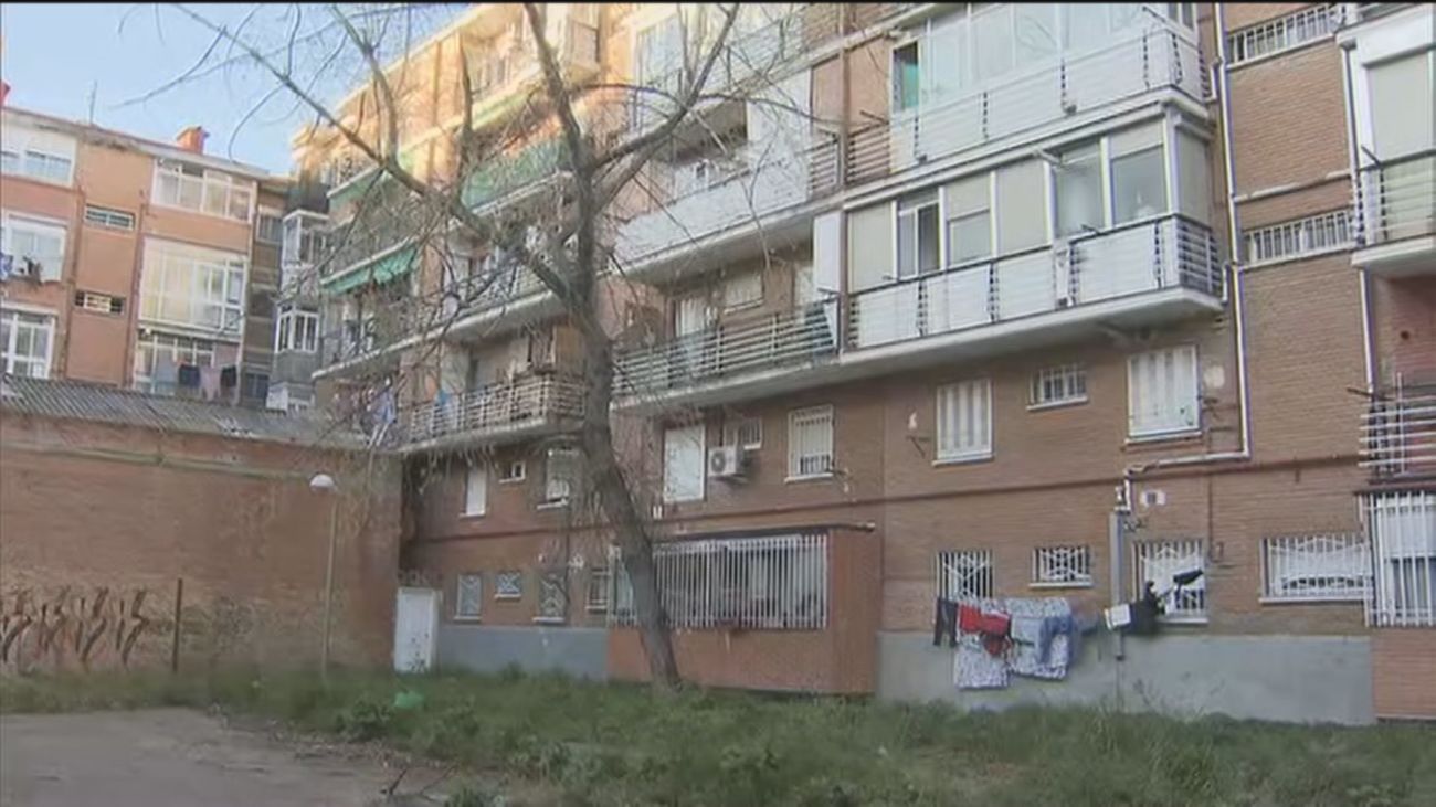 Sin ascensores en Pinar del Rey por la presencia de un descampado de “uso deportivo”