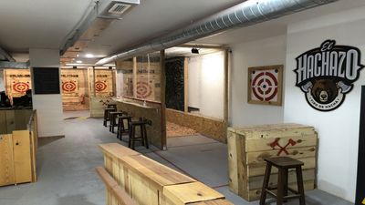 Abre el primer local en España de tiro con hacha en Pacífico