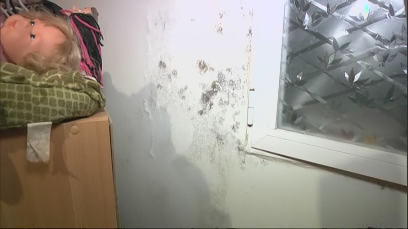 Un matrimonio de Puente de Vallecas lleva más de un año viviendo en pésimas condiciones