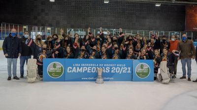 Juan Bravo y Elena Álvarez, pentacampeones con Hockey Majadahonda