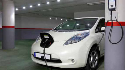 Madrid adelanta a 2023 la obligación de tener un punto de carga eléctrica en los parkings no residenciales