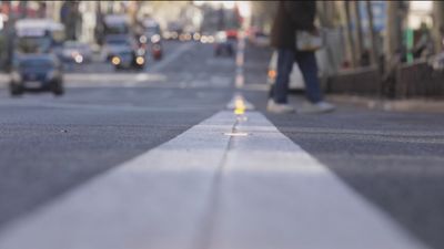 La EMT prueba un sistema de separadores luminosos en el carril bus de Bravo Murillo