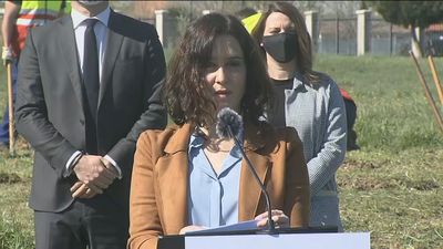 Ayuso y Almeida ironizan con Revilla y le recuerdan que "no es bueno enfrentar sino sumar esfuerzos"