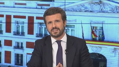Casado acusa a Sánchez de intentar "reventar" los gobiernos  del PP con un "búmeran" que le "ha dado en la cabeza"