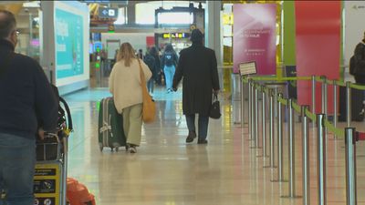 Montero dice que al Gobierno sólo le corresponde el tránsito entre países y ve el descontrol de turistas como anécdota