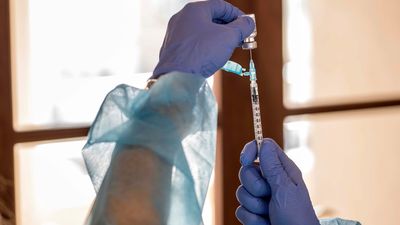 ¿Puede ser la vacuna una solución para la Covid persistente?