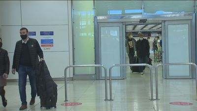 Madrid se queda sola como la única región peninsular sin cierre perimetral y solo se podrá salir por avión