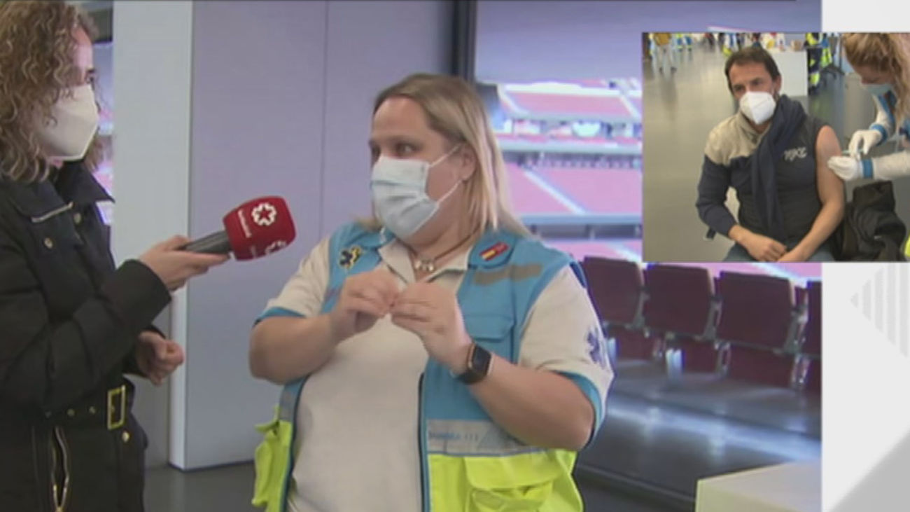 Vuelve la vacuna AstraZeneca al Wanda y al Zendal y ya para personas entre 55 y 65 años