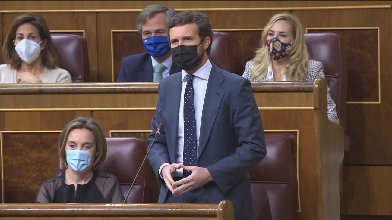 Casado acusa a Sánchez de "jugar al Monopoly con las instituciones" y este le replica diciendo que "da pena ver al PP"