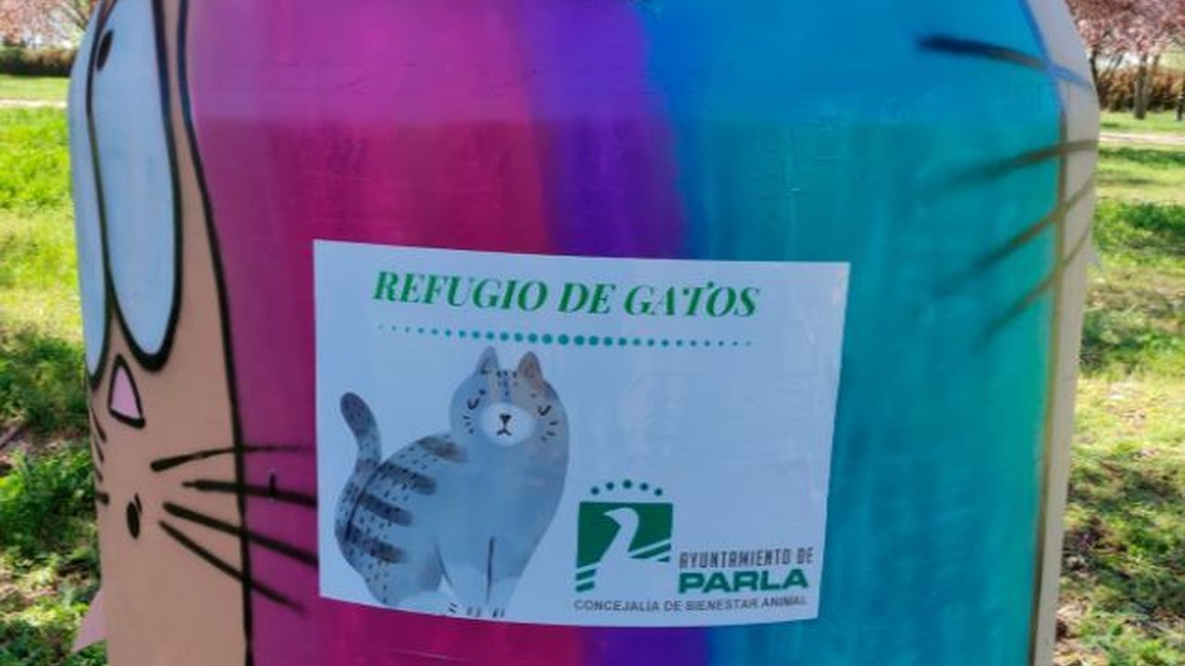 Parla reconvierte contenedores reciclados en refugios para gatos callejeros
