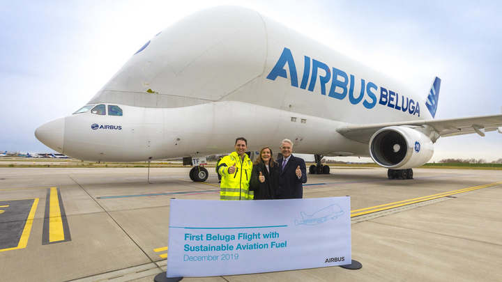 Primer vuelo de un Airbus Beluga alimentado con combustible sostenible / Airbus