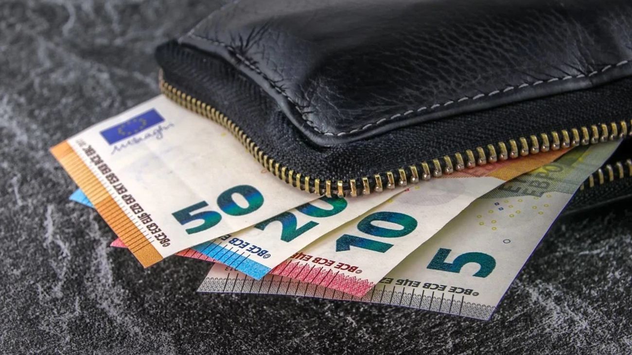 dinero en efectivo cartera