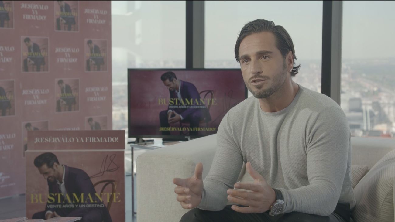 Bustamante nos invita a viajar por sus veinte años de triunfos