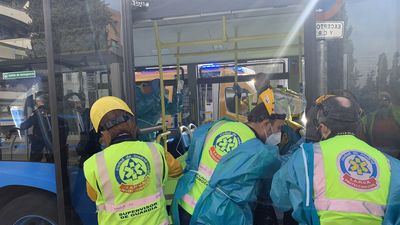 Apuñalada una mujer en un autobús que traslada a personas sin hogar en Madrid