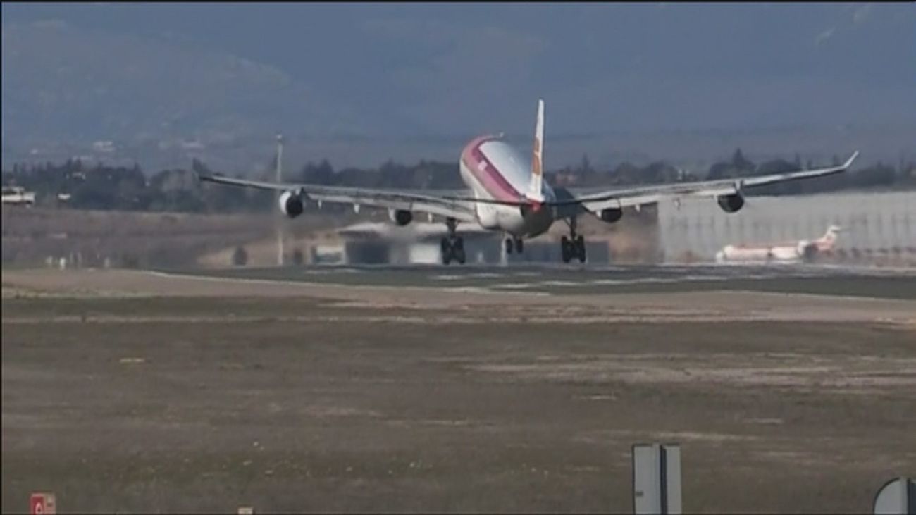 Controles en Barajas para vigilar que se cumplen las restricciones