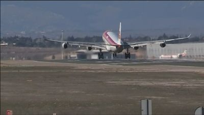 Controles en Barajas para vigilar que se cumplen las restricciones