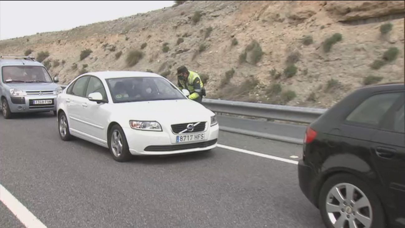 Normalidad en las salidas de Madrid en el  segundo día del cierre perimetral