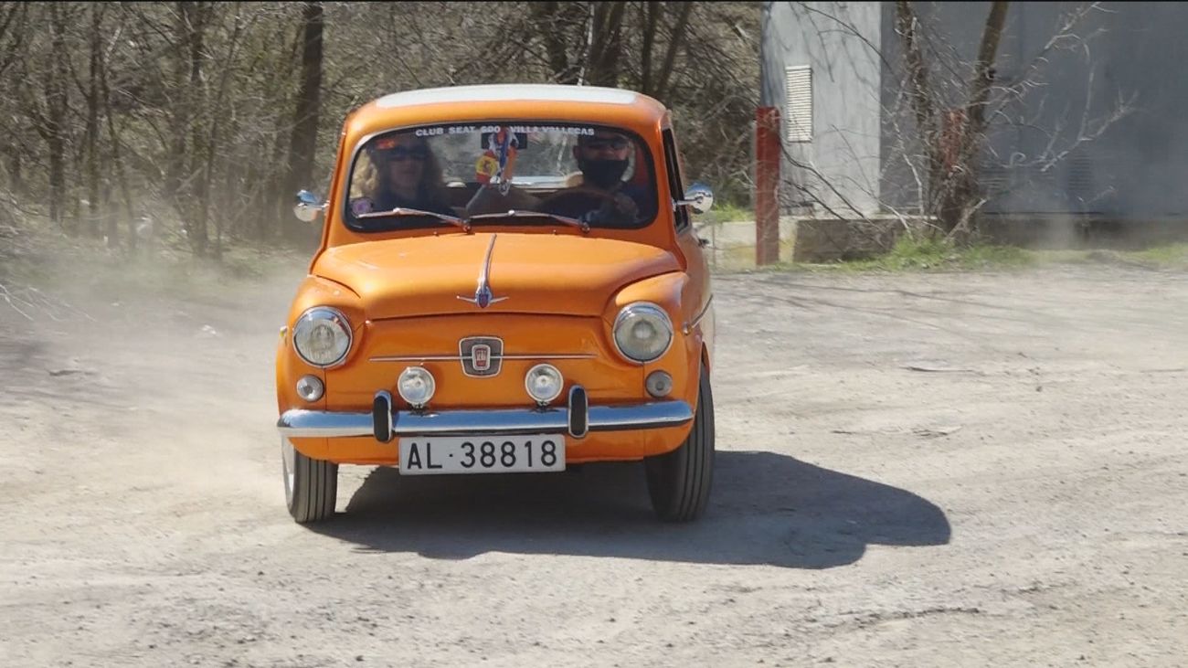 Ruta en coches clásicos y a pie conociendo Madrid