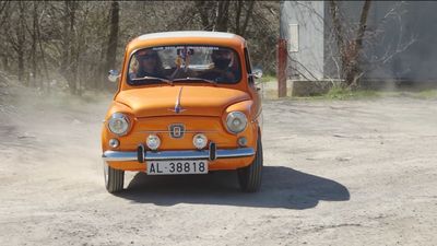 Ruta en coches clásicos y a pie conociendo Madrid