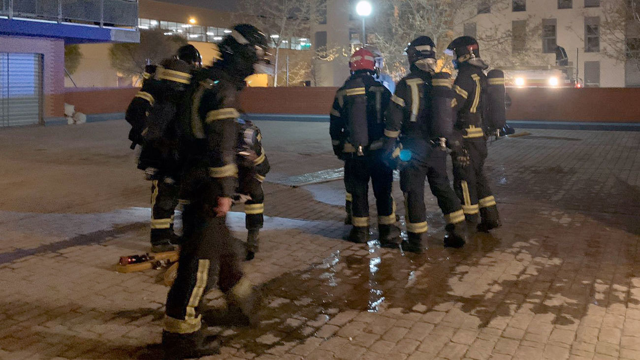 Herido grave un hombre de 70 años en un incendio en su vivienda de Villa de Vallecas