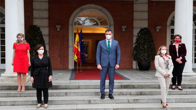 Sánchez presume de gobierno feminista