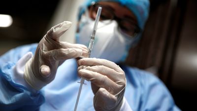 Madrid vacunará desde la próxima semana en centros de Atención Primaria a población entre 77 y 79 años