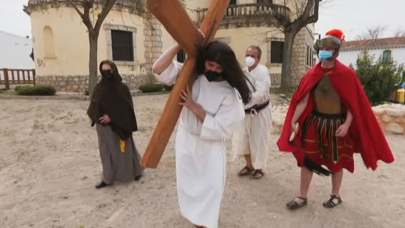 Los vecinos de Villarejo de Salvanés representan en 'Está Pasando' la Pasión Viviente
