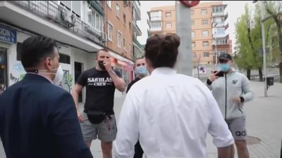 Increpan a Pablo Iglesias en Coslada en su estreno como candidato