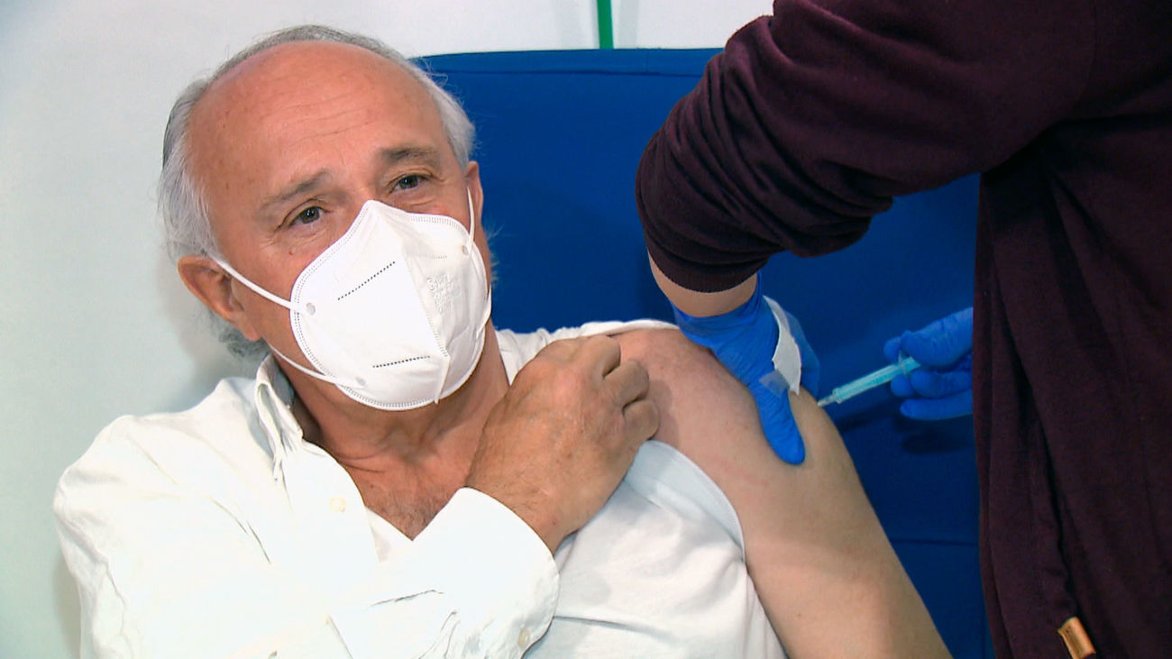 Los médicos de España piden que se administre la segunda dosis de AstraZeneca cuando toque