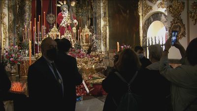 Jueves Santo de colas en los templos madrileños para visitar unos pasos que se quedan sin procesión