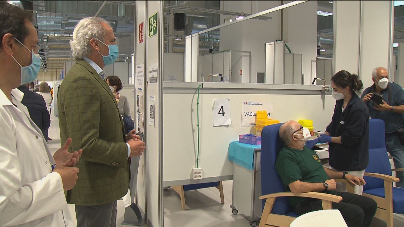 Madrid supera un récord de vacunación con casi 35.000 dosis diarias administradas