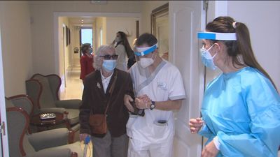 Los fallecimientos en residencias bajan de 771 a dos muertes semanales gracias a las vacunas