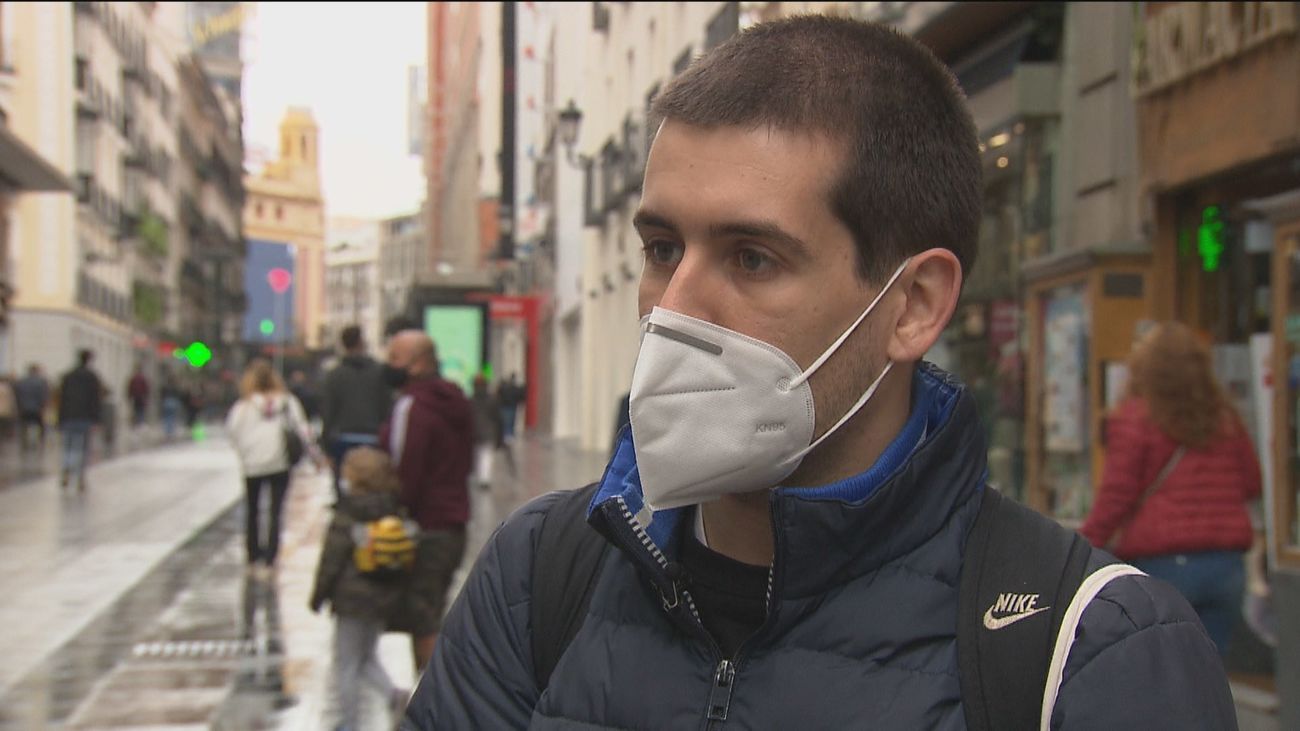 Los desayunos solidarios de Pablo y su equipo de 80 jóvenes voluntarios
