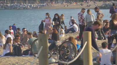 La Guardia Urbana desaloja a más de 500 personas  en las aglomeraciones de Barcelona