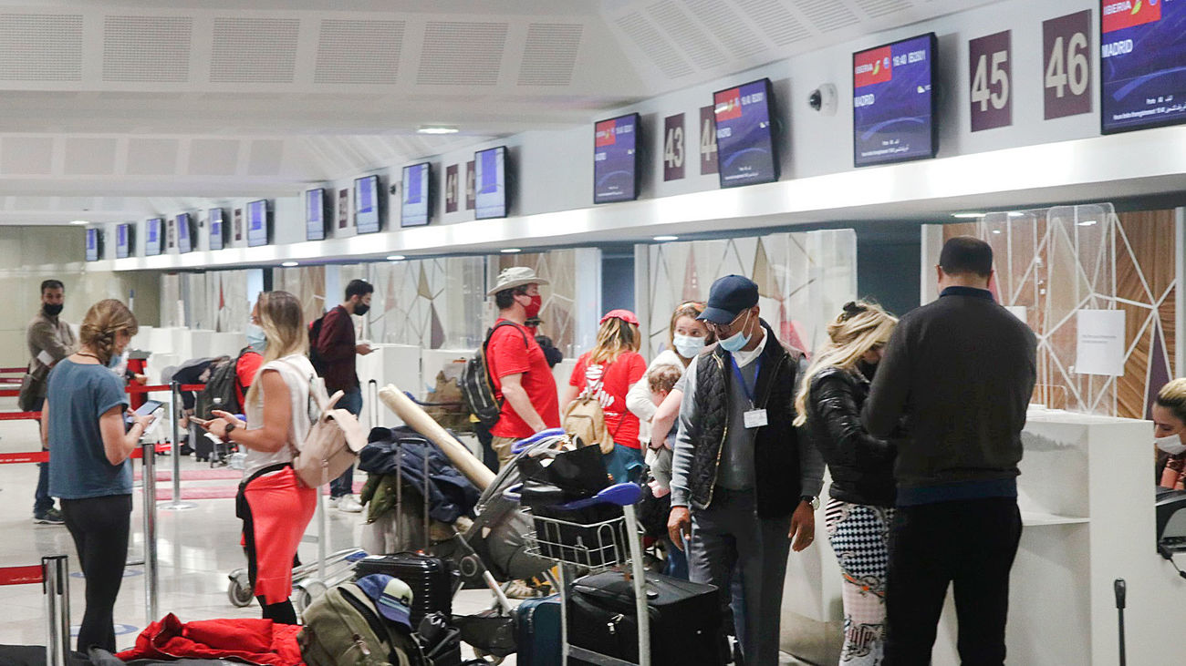 Las agencias de viaje buscan canales alternativos para repatriar a los españoles atrapados en Marruecos