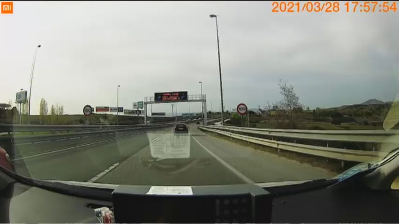 ¡Menudo susto! Un conductor adelanta por el arcén, a toda velocidad, en la M-607