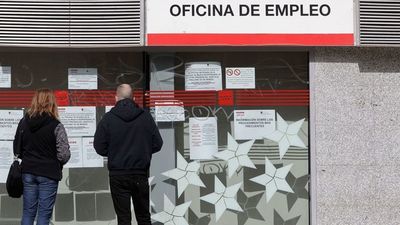 El paro baja en 59.149 personas en marzo y se crean 70.790 empleos
