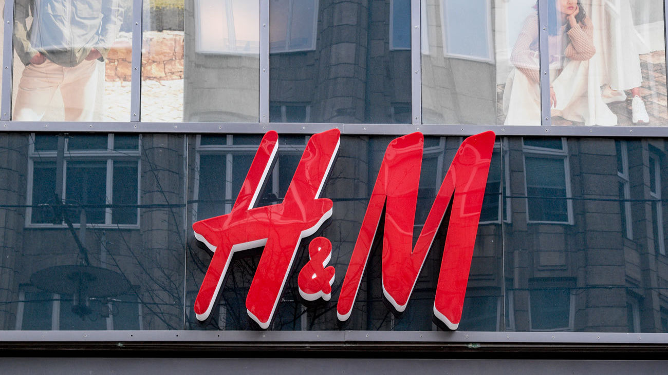 Logo de una tienda de H&M