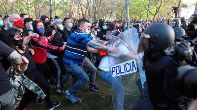 Tensión en Vallecas por el mitin de Vox