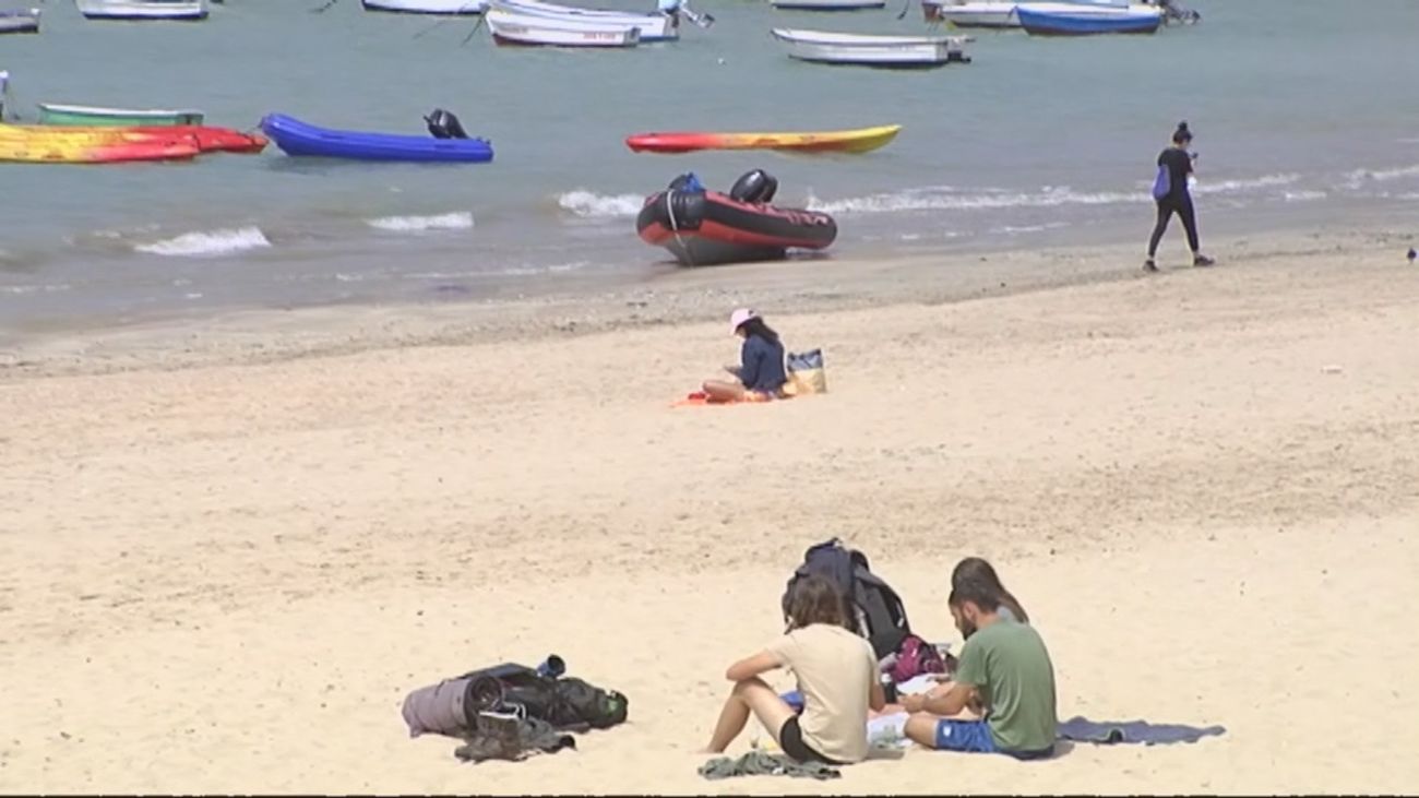 Mascarilla en la playa solo para pasear y si no hay distancia