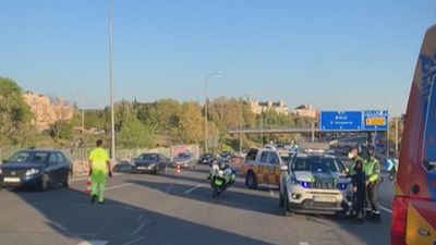 Herido muy grave un motorista tras chocar contra la mediana en la M-11