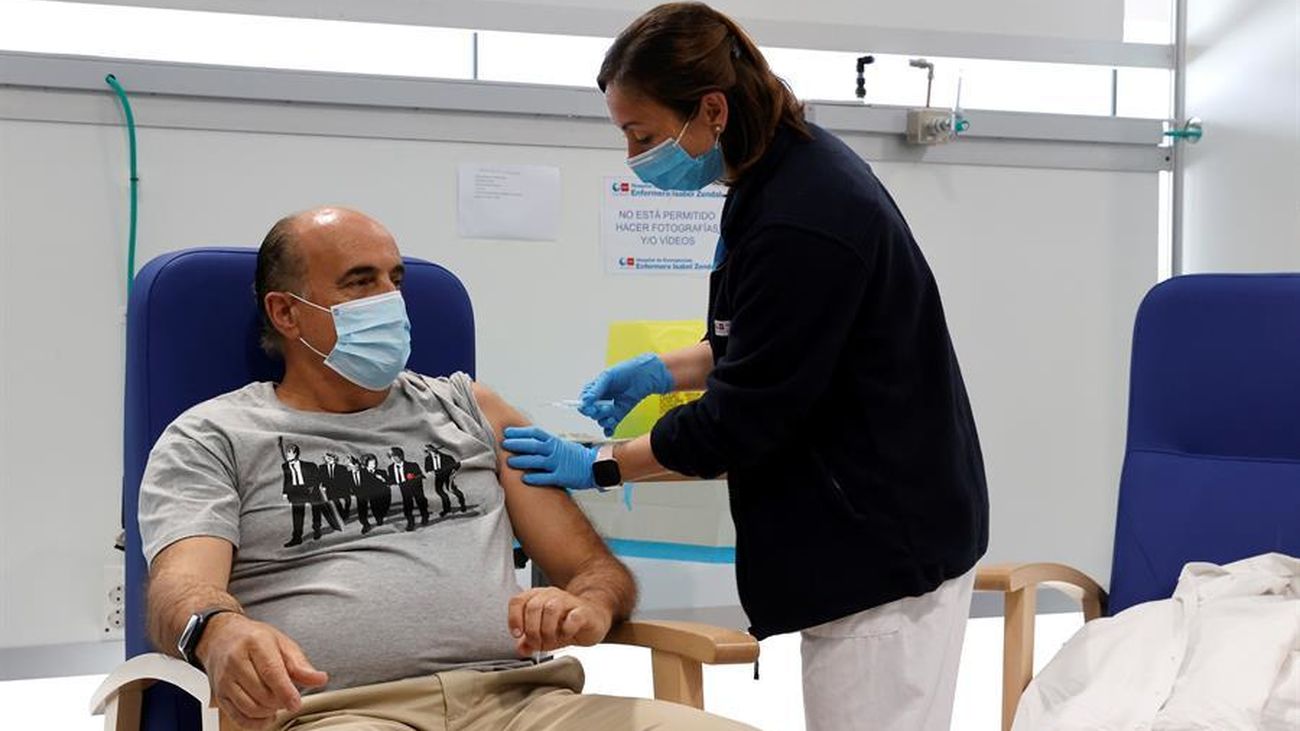 La vacuna AstraZeneca vuelve a enfrentar a Madrid con el Gobierno