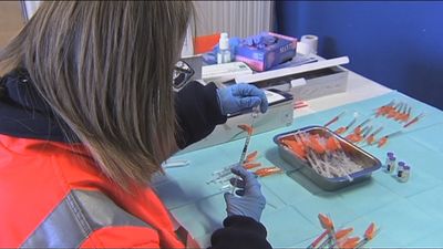 Más de 2.150.000 españoles están ya vacunados con AstraZeneca, mientras investigan dos muertes tras recibir esta vacuna