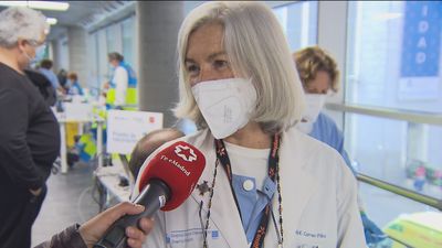 Enfermeras jubiladas aportan su experiencia con generosidad y se suman a la cadena de vacunación de Madrid