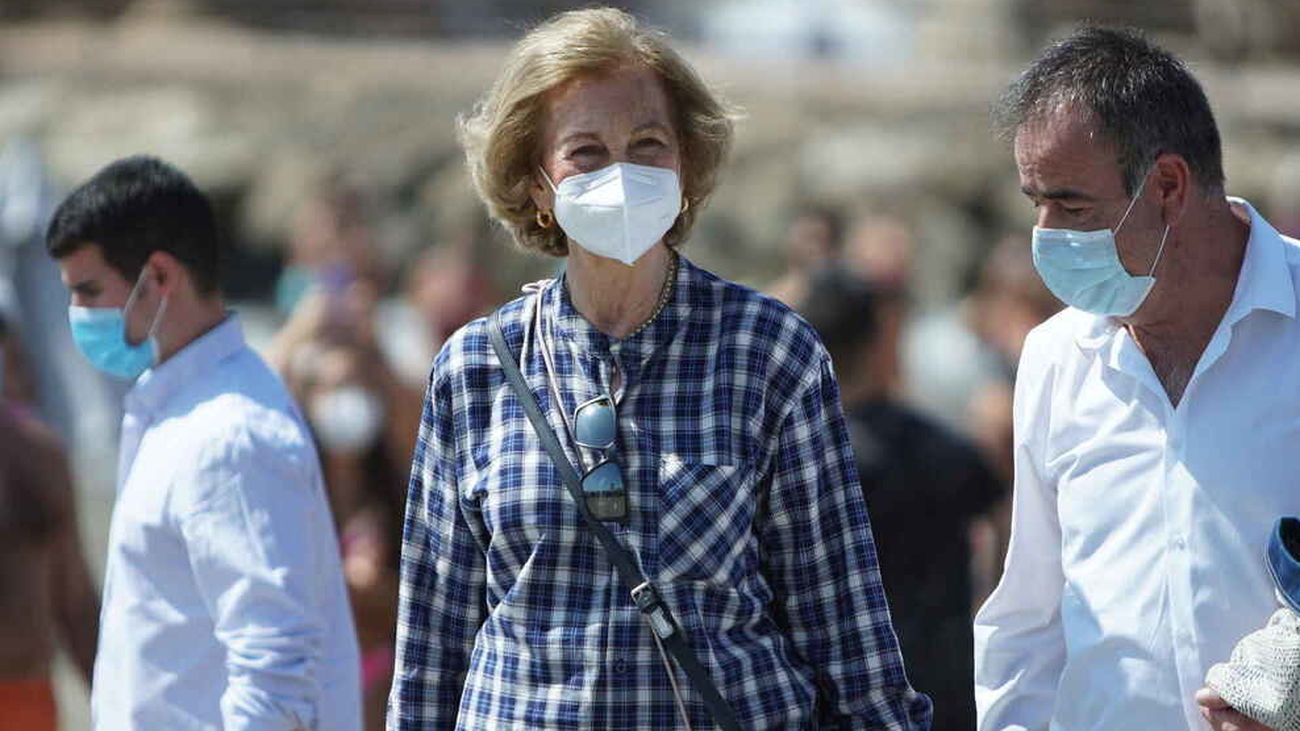 La reina Sofía recibe la segunda dosis de la vacuna contra la covid-19