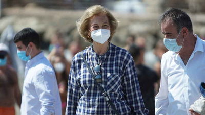 La reina Sofía recibe la segunda dosis de la vacuna contra la covid-19