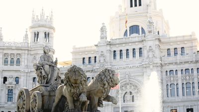 La exalcaldesas Ana Botella y Manuela Carmena recibirán la Medalla de Honor de Madrid