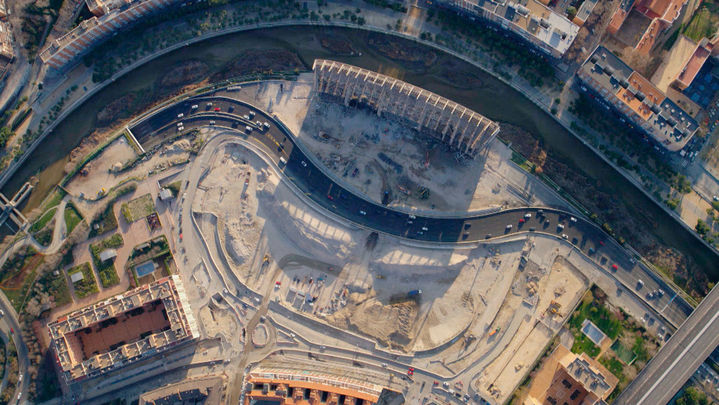 Una imagen espectacular del entorno del Vicente Calderón antes de su demolición completa. / Telemadrid