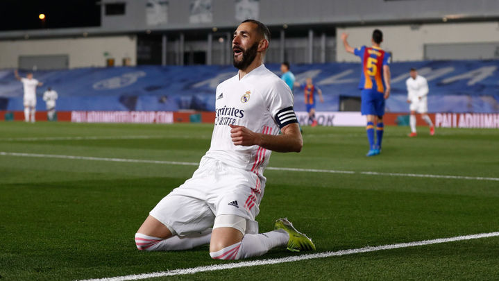 Benzema ante el Barcelona / @realmadrid