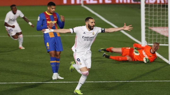 Benzema ante el Barça / EFE